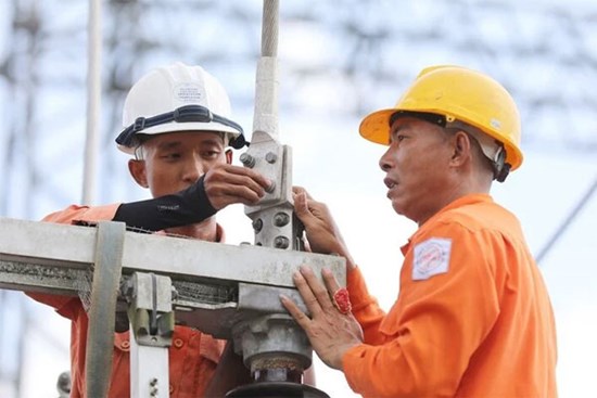 Giá điện tăng 4,5%, lên 2.006 đồng/kWh từ hôm nay