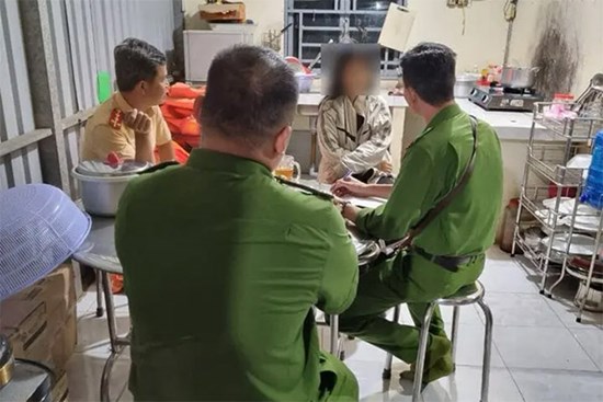 Cảnh sát cứu nữ sinh nhảy cầu tự tử lúc rạng sáng