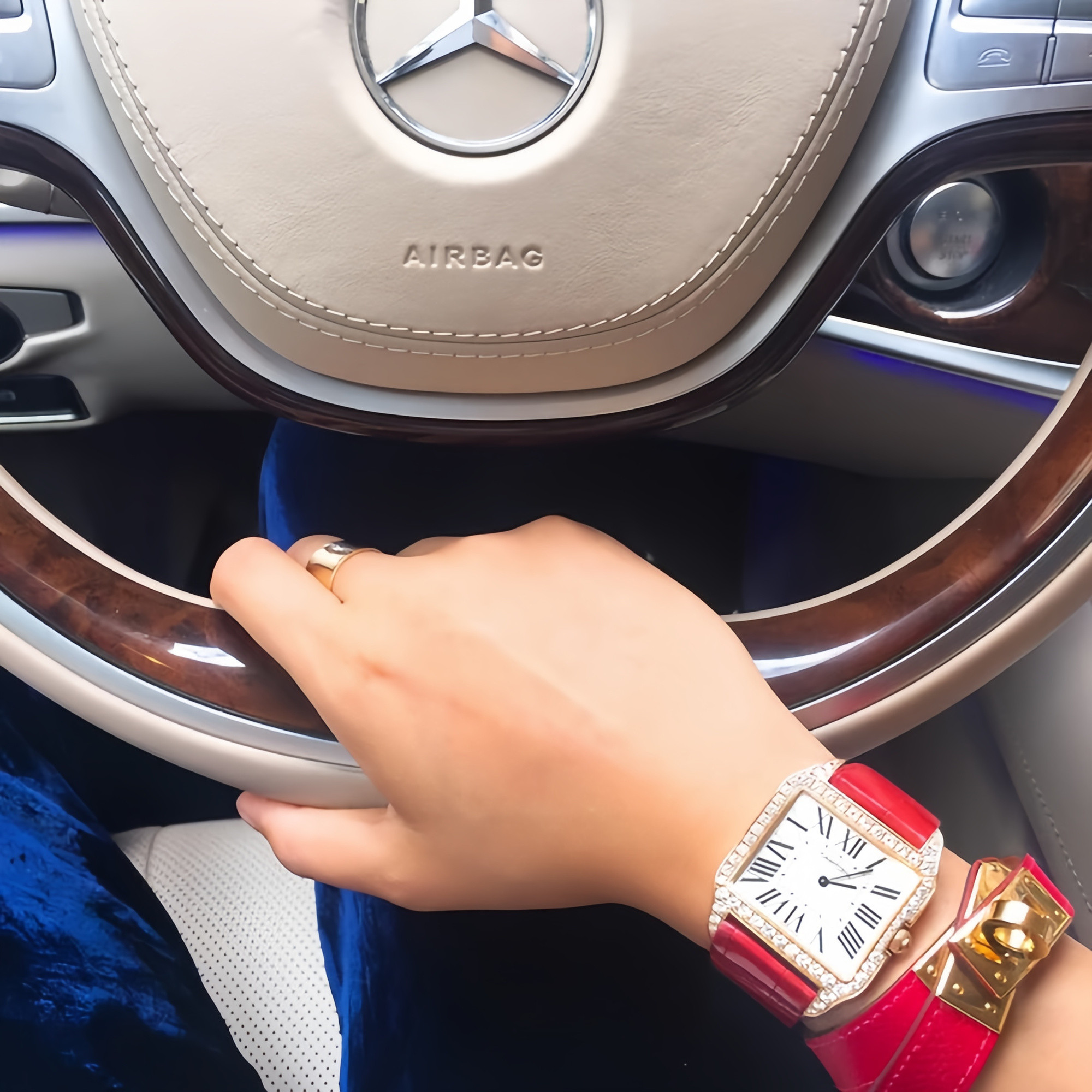 Miu Lê: 2 lần suýt chết, tuổi 32 giã từ hàng hiệu, sống độc thân và giàu có-3