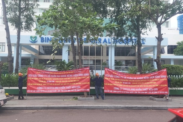 Mang quan tài, ảnh thờ đến nhà chủ hụi để gây áp lực-2