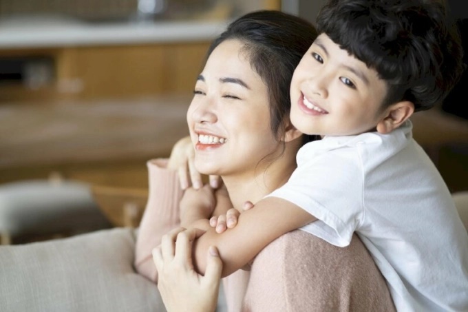 Nghe con trai trò chuyện với bạn học, bà mẹ rùng mình, vội vàng thay đổi 1 điều quan trọng-1