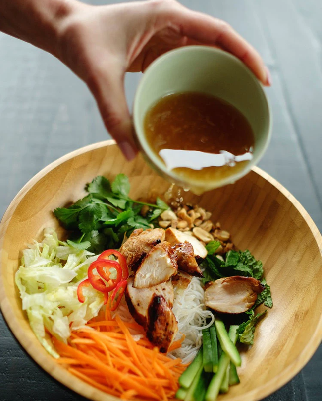 Mách bạn cách làm món phở trộn siêu đơn giản mà thơm ngon, chẳng lo tăng cân-1