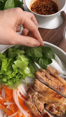 Mách bạn cách làm món phở trộn siêu đơn giản mà thơm ngon, chẳng lo tăng cân-4
