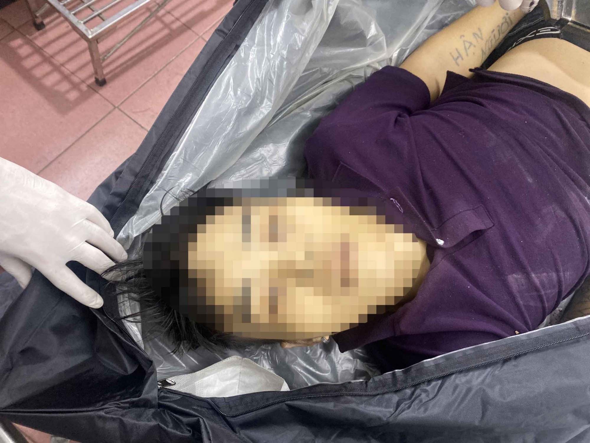 Tìm người nhà của xác chết chưa rõ nguyên nhân có chữ xăm HẬN NGƯỜI-1