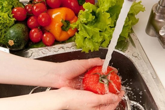 Những cách đơn giản loại bỏ thuốc trừ sâu khỏi rau củ quả