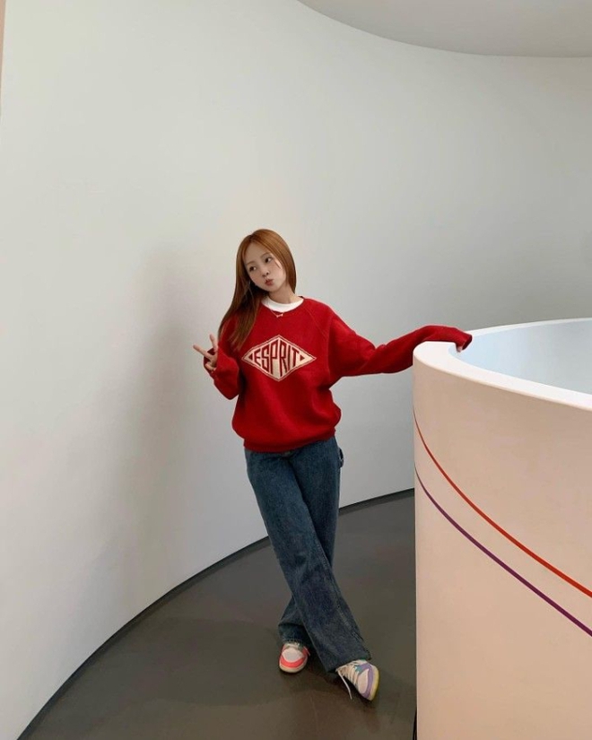 4 gam màu váy áo thịnh hành của mùa lạnh: Siêu tôn làn da gái châu Á, giúp style nàng bừng sáng-5