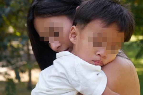 Nhìn bức tranh con trai vẽ, nước mắt tôi chảy dài vì quá xót xa-1