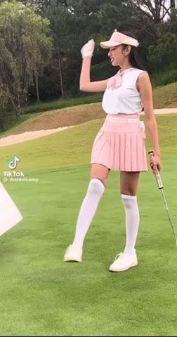 Hoa hậu Thùy Tiên bị netizen kém duyên bình luận khiếm nhã vì hình ảnh xuất hiện trên sân golf, trợ lý lên tiếng-2