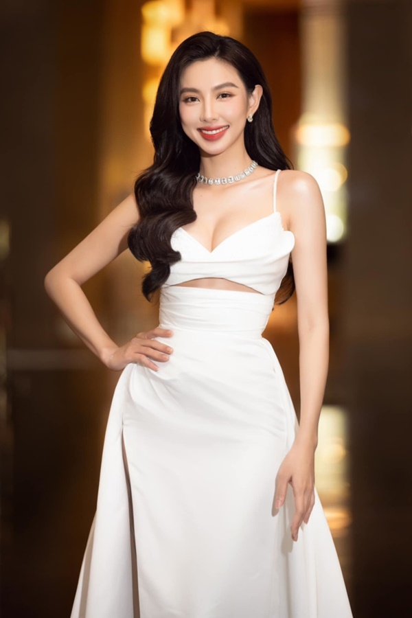 Hoa hậu Thùy Tiên bị netizen kém duyên bình luận khiếm nhã vì hình ảnh xuất hiện trên sân golf, trợ lý lên tiếng-5