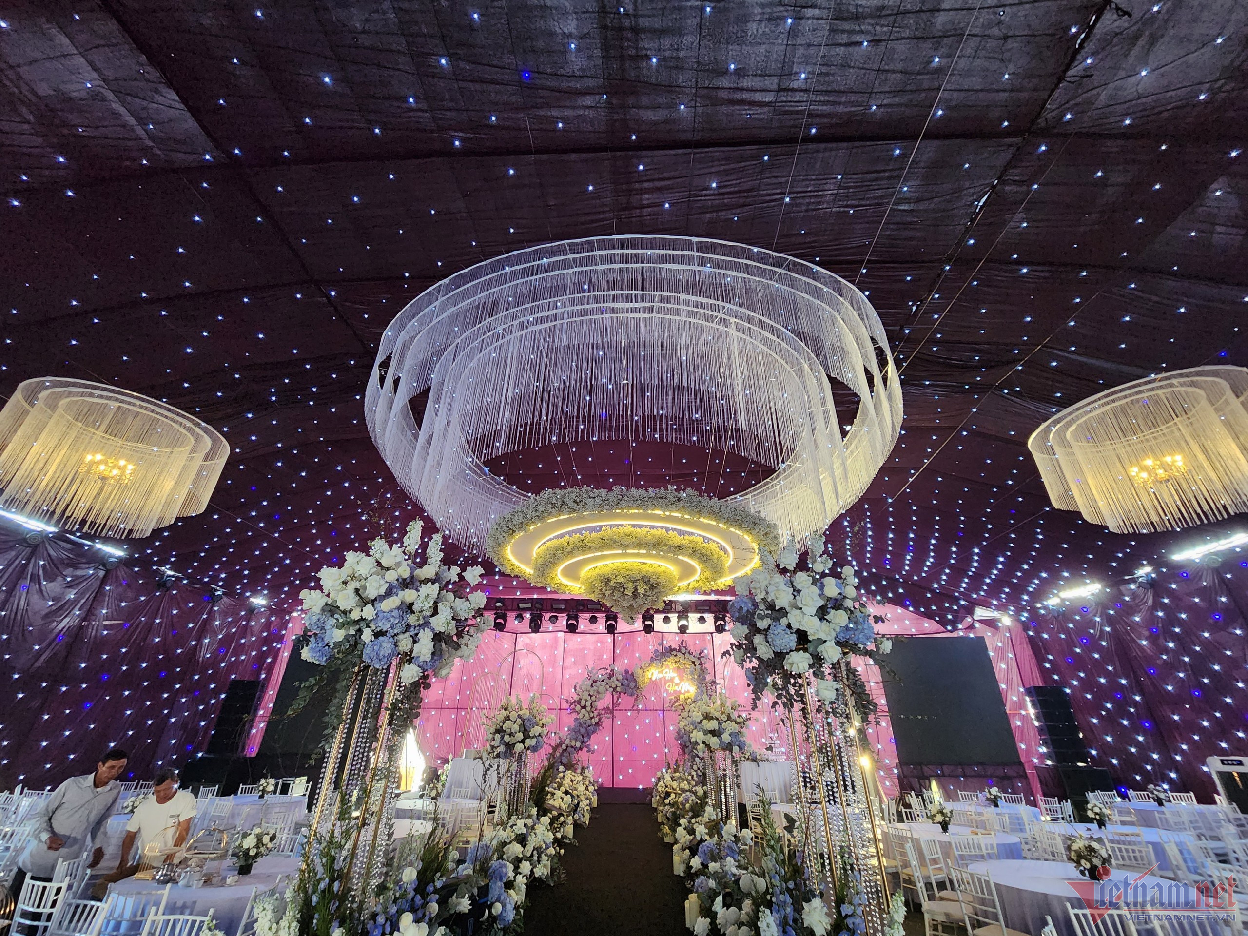 Văn Hậu chi cả tỉ đồng trang trí hoa tươi nhập khẩu cho đám cưới-7