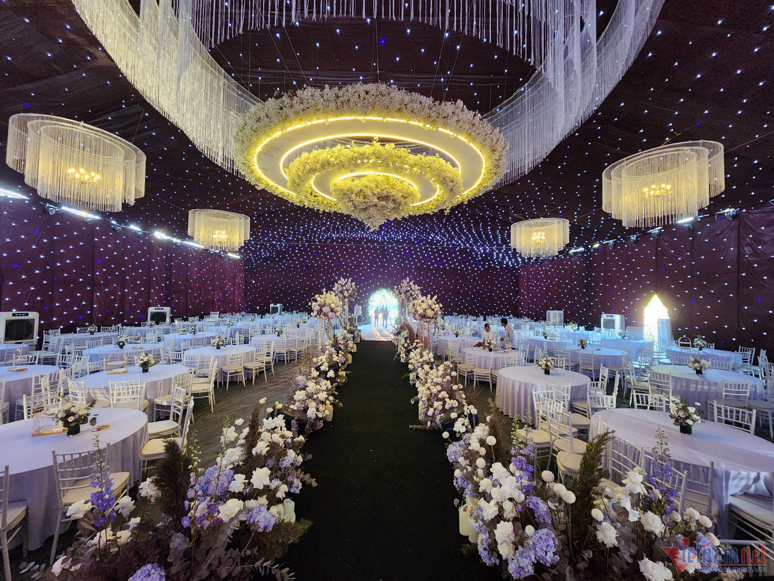 Văn Hậu chi cả tỉ đồng trang trí hoa tươi nhập khẩu cho đám cưới-12