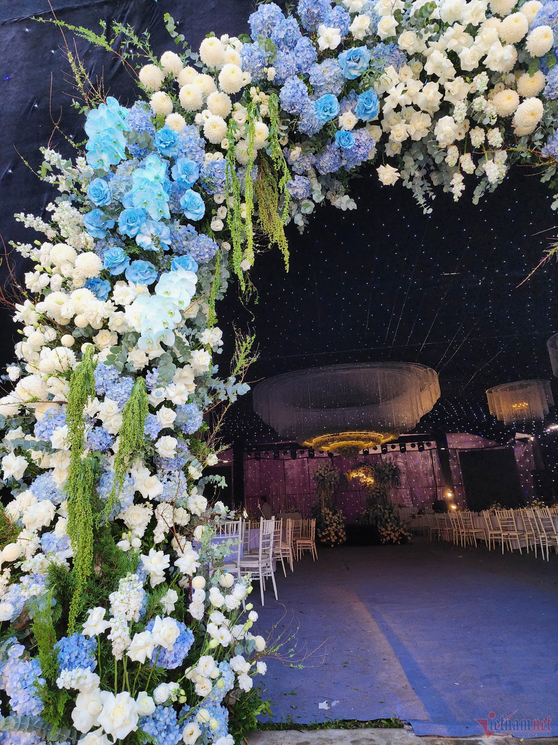 Văn Hậu chi cả tỉ đồng trang trí hoa tươi nhập khẩu cho đám cưới-9