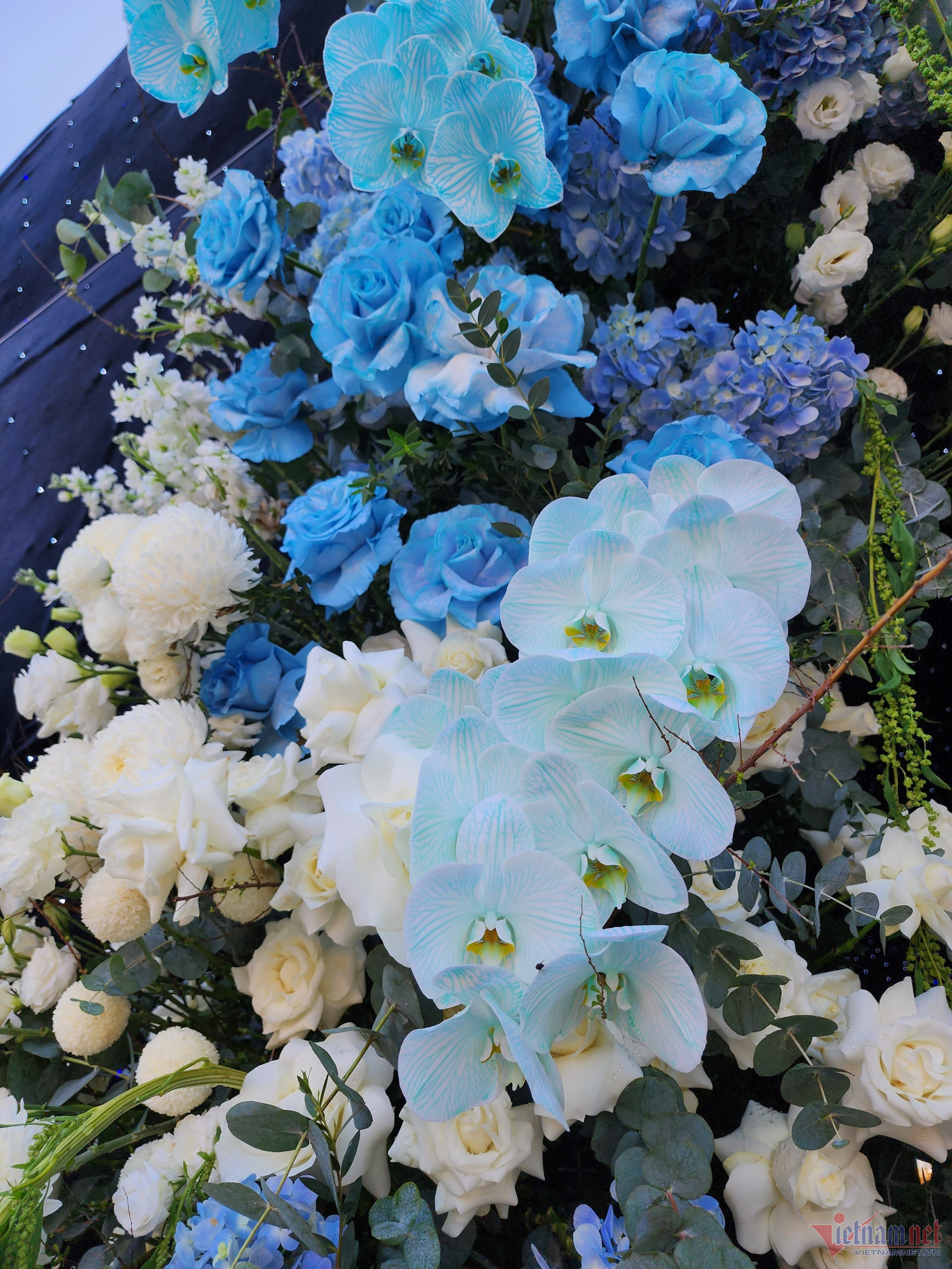 Văn Hậu chi cả tỉ đồng trang trí hoa tươi nhập khẩu cho đám cưới-10