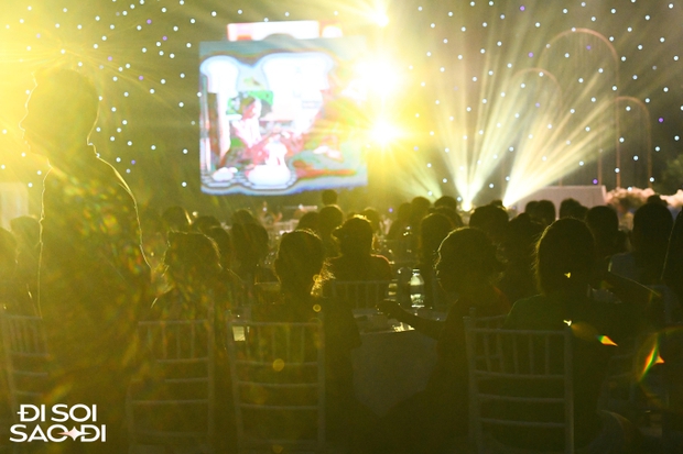 Người dân kéo đến đám cưới Đoàn Văn Hậu đông vui như trẩy hội, tiểu thương mở luôn sạp đồ ăn nhanh-5