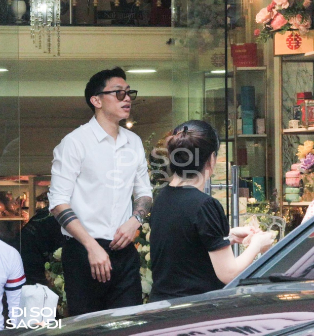 Cận cảnh siêu xe 50 tỷ Đoàn Văn Hậu rước Doãn Hải My về dinh - Ảnh 1. Cận cảnh siêu xe 50 tỷ Đoàn Văn Hậu rước Doãn Hải My về dinh-1