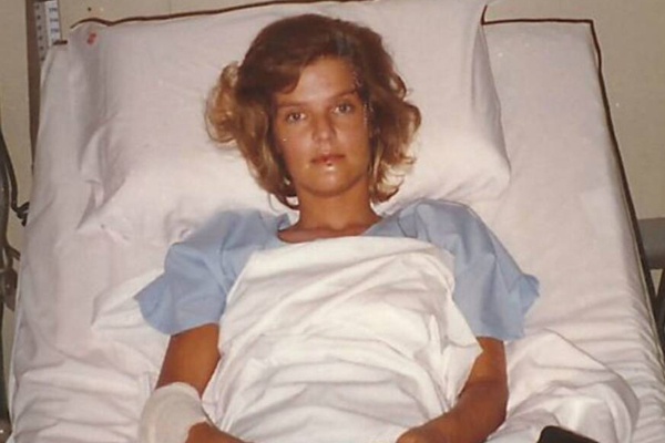 Diễn viên nổi tiếng và 2 con gái thiệt mạng sau tai nạn máy bay-2