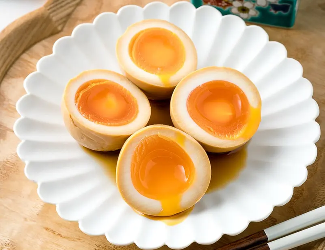 Cách làm trứng Ramen có độ chín hoàn hảo, ăn với gì cũng hợp-1