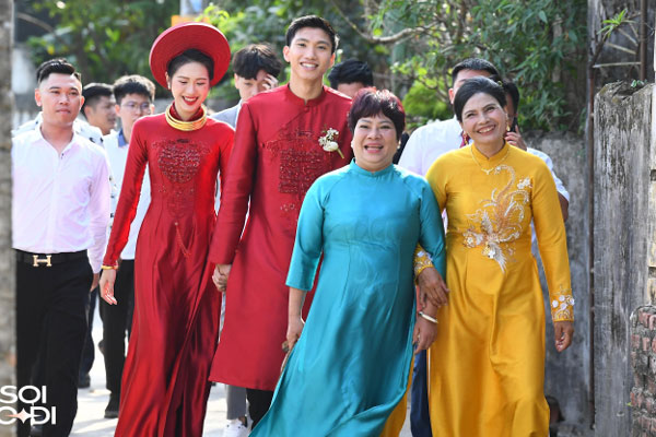 Mẹ Doãn Hải My xách túi gần trăm triệu, bố lái Mẹc G63 hộ tống con gái về Thái Bình tổ chức lễ cưới-7