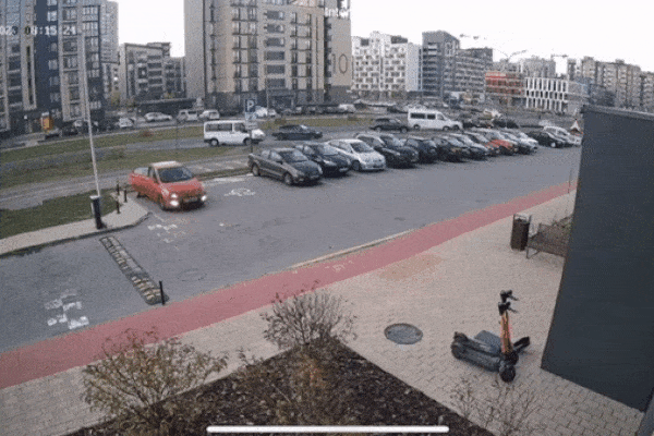 Mẹ lái xe bất cẩn cán xe qua người con trai 5 tuổi, diễn biến sau đó khiến nhân chứng “đứng ngồi không yên”