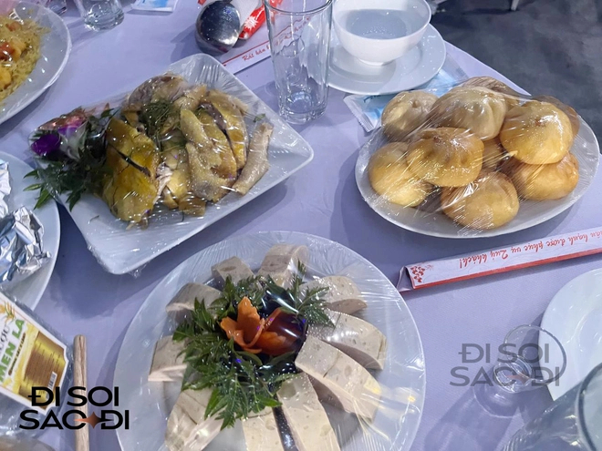 Hé lộ menu tiệc cưới Đoàn Văn Hậu và Doãn Hải My: Cỗ đầy ăm ắp, tận 12 món chưa kể tráng miệng và đồ uống-5
