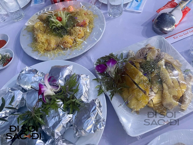 Hé lộ menu tiệc cưới Đoàn Văn Hậu và Doãn Hải My: Cỗ đầy ăm ắp, tận 12 món chưa kể tráng miệng và đồ uống-6