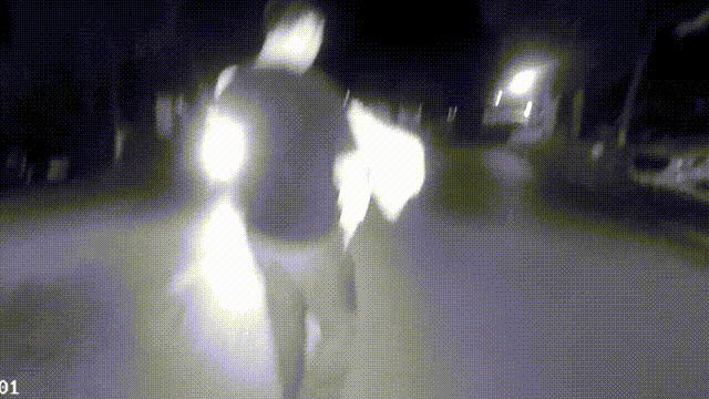 Nữ chủ quán bắt gặp bé gái 2 tuổi không mặc quần áo đi lạc trong đêm, cứu cặp bố mẹ sau sai lầm nhiều phụ huynh mắc phải-3