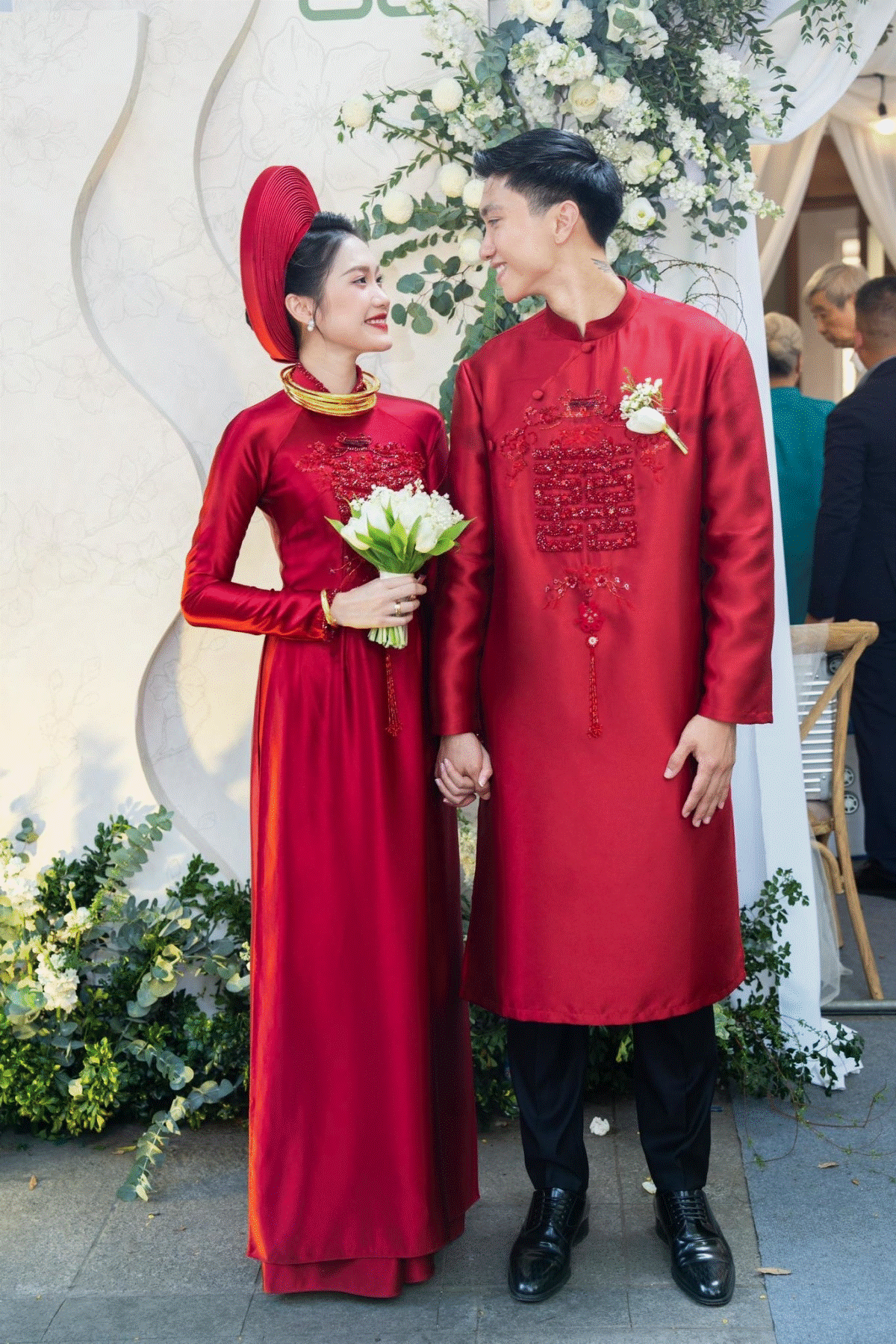 Váy cưới của Doãn Hải My: Thiết kế phủ ren ngọt ngào, cô dâu đội khăn voan đẹp tựa công chúa-9