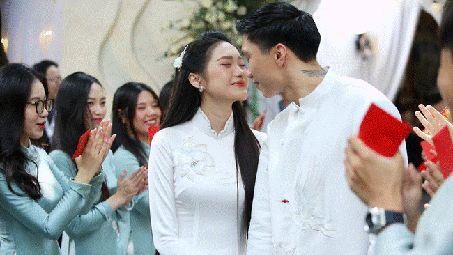 Váy cưới của Doãn Hải My: Thiết kế phủ ren ngọt ngào, cô dâu đội khăn voan đẹp tựa công chúa-11