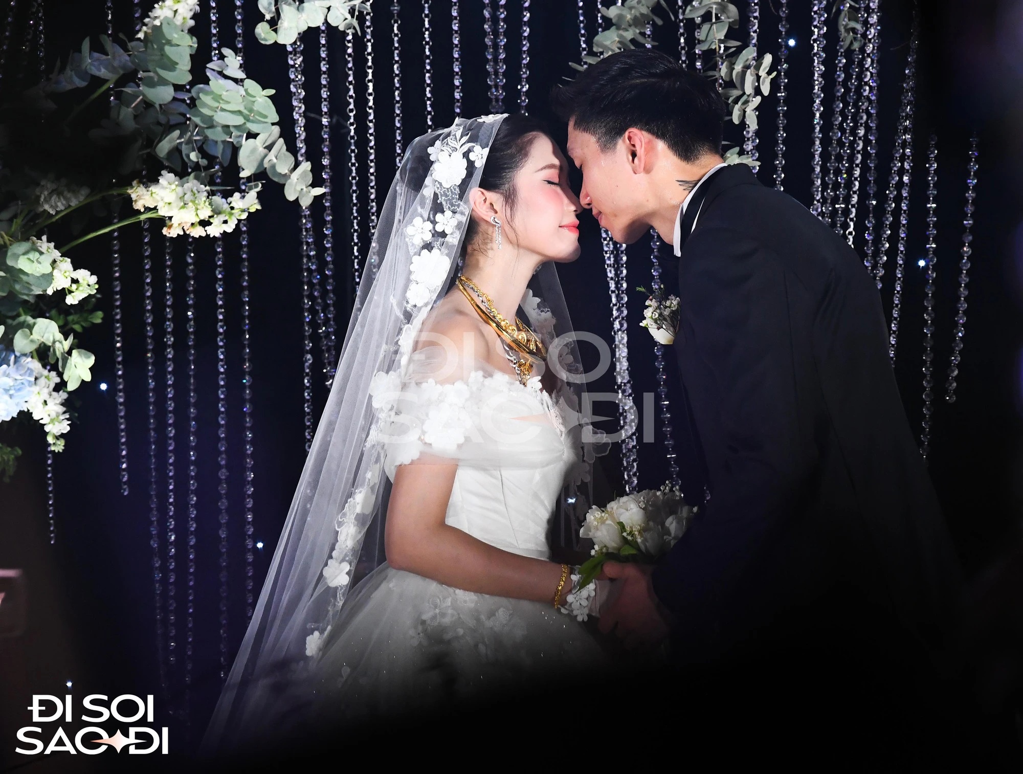 Đoàn Văn Hậu - Doãn Hải My được chúc sớm có em bé, khách dự cưới nói Có rồi mà”-1