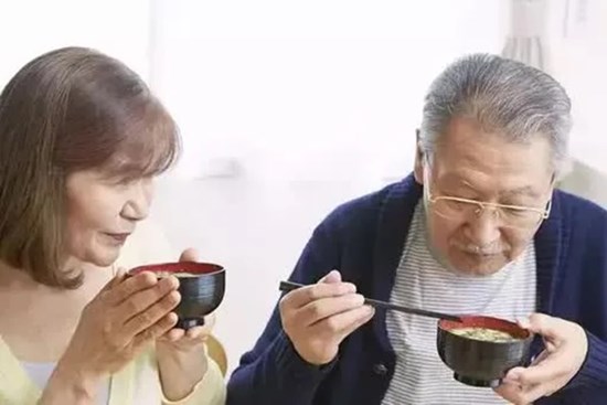 Tại sao người Nhật ăn cơm mỗi ngày nhưng hiếm khi bị tiểu đường, béo phì? 3 cách ăn của họ rất đáng để học tập