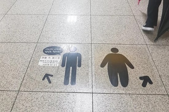 Tranh cãi biển báo