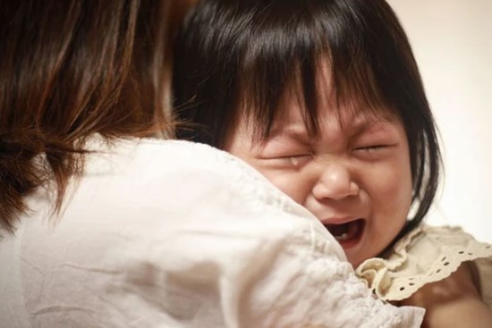 Con bước vào thời kì khủng hoảng, người mẹ thông minh sẽ không quát mắng mà làm theo 5 cách này