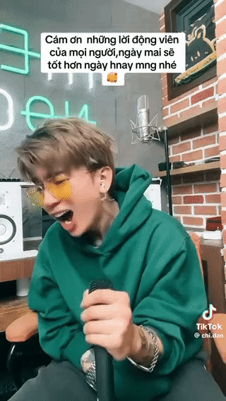 Chi Dân xuất hiện với diện mạo khác lạ, gầy sọp so với trước đây-2