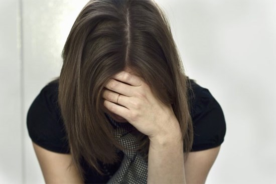 Chồng không đưa tiền nuôi con nhưng hàng tháng vẫn gửi về quê cho bố mẹ