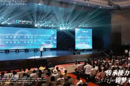 Xác minh dòng chữ 'lạ' tại sự kiện hàng nghìn khách Trung Quốc tham dự ở Hạ Long