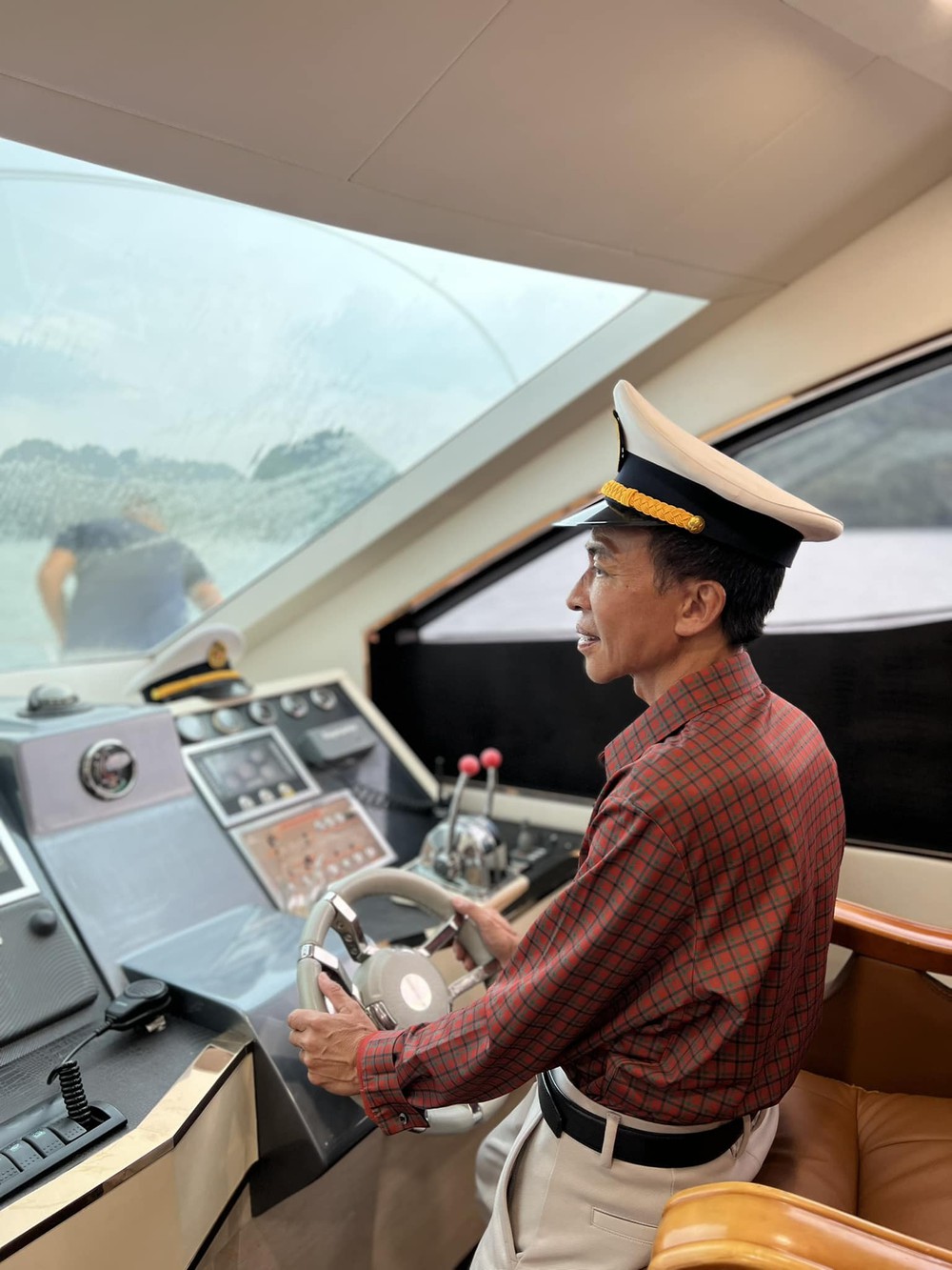 Nam ca sĩ U60 sống độc thân, vui thú điền viên trong trang trại 10.000m2 sau khi ly hôn vợ kém 18 tuổi-3