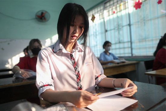 Con bị cô giáo 