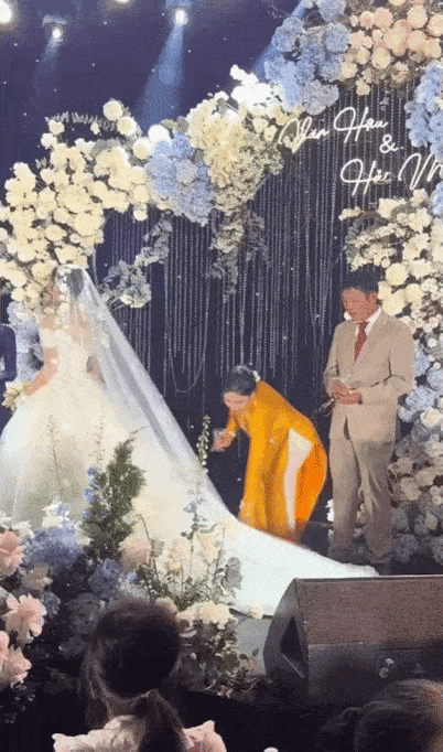 Sợ con dâu ngã, mẹ Đoàn Văn Hậu đã liên tục làm việc này cho Doãn Hải My trước mặt hàng trăm quan khách-1