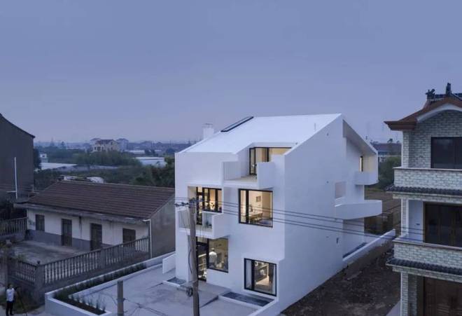 Con trai đi làm xa về xây cho bố mẹ căn bạch dinh giữa làng, thiết kế sang xịn chẳng thua kém biệt thự trên phố-1