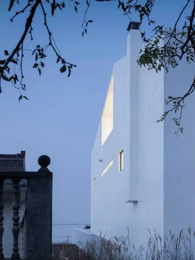 Con trai đi làm xa về xây cho bố mẹ căn bạch dinh giữa làng, thiết kế sang xịn chẳng thua kém biệt thự trên phố-2