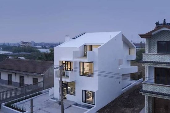 Con trai đi làm xa về xây cho bố mẹ căn bạch dinh giữa làng, thiết kế sang xịn chẳng thua kém biệt thự trên phố