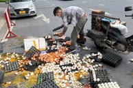 Điều bất ngờ sau bức ảnh xe chở trứng vỡ tan tành gây sốt mạng ở Hà Nội