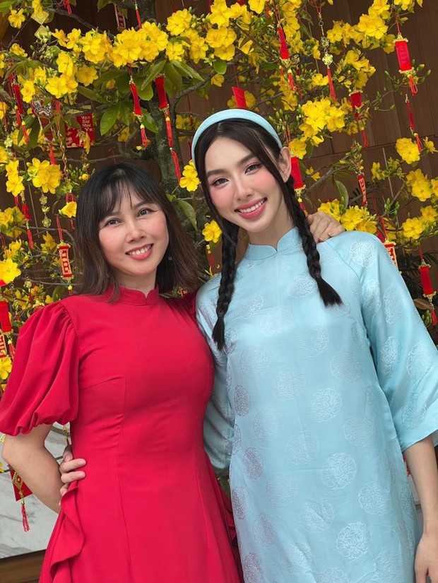 Mẹ ruột Hoa hậu Thuỳ Tiên lên tiếng khi con gái bị chỉ trích ăn mặc sang trọng để mẹ sống ở nhà trọ cấp 4-3