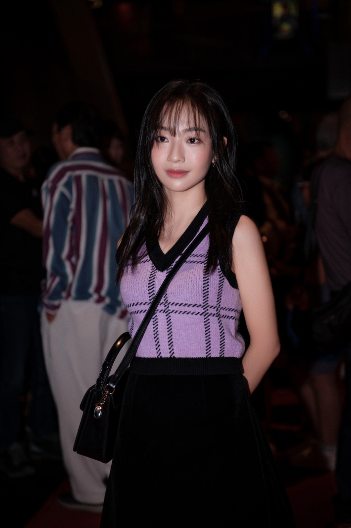 Nữ chính Chúng Ta Của 8 Năm Sau gây thương nhớ với vẻ đẹp trong trẻo, gu thời trang nền nã đáng khen-4