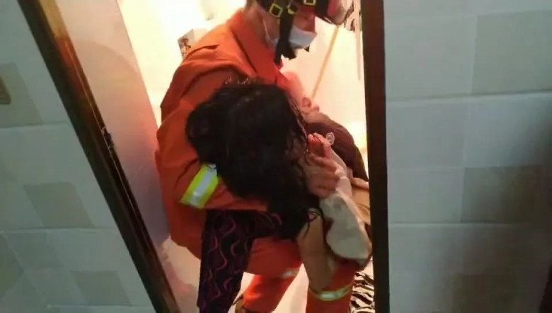 Bé gái Trung Quốc ra đi khi tắm lúc trời lạnh: 4 sai lầm mẹ nên tránh khi cho con tắm vào mùa đông-1