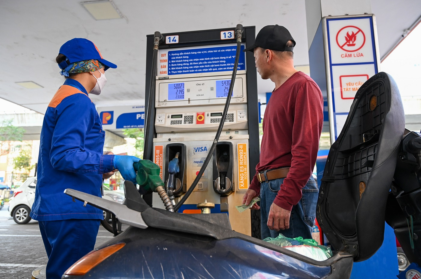Giá xăng dầu giảm, dầu diesel rẻ hơn 1.000 đồng/lít-1