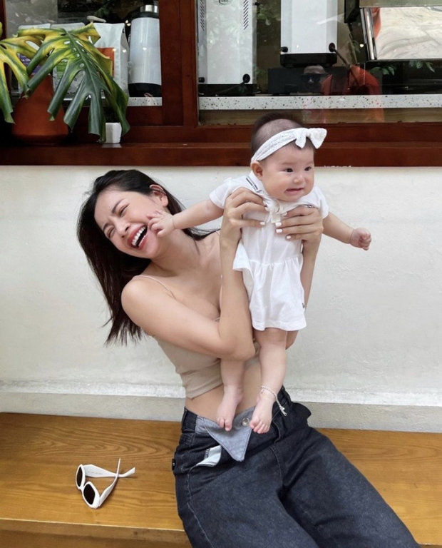 Hoa hậu Vbiz nhập hội fan cuồng idol bé Pam, khoảnh khắc chung khung hình gây sốt MXH-5