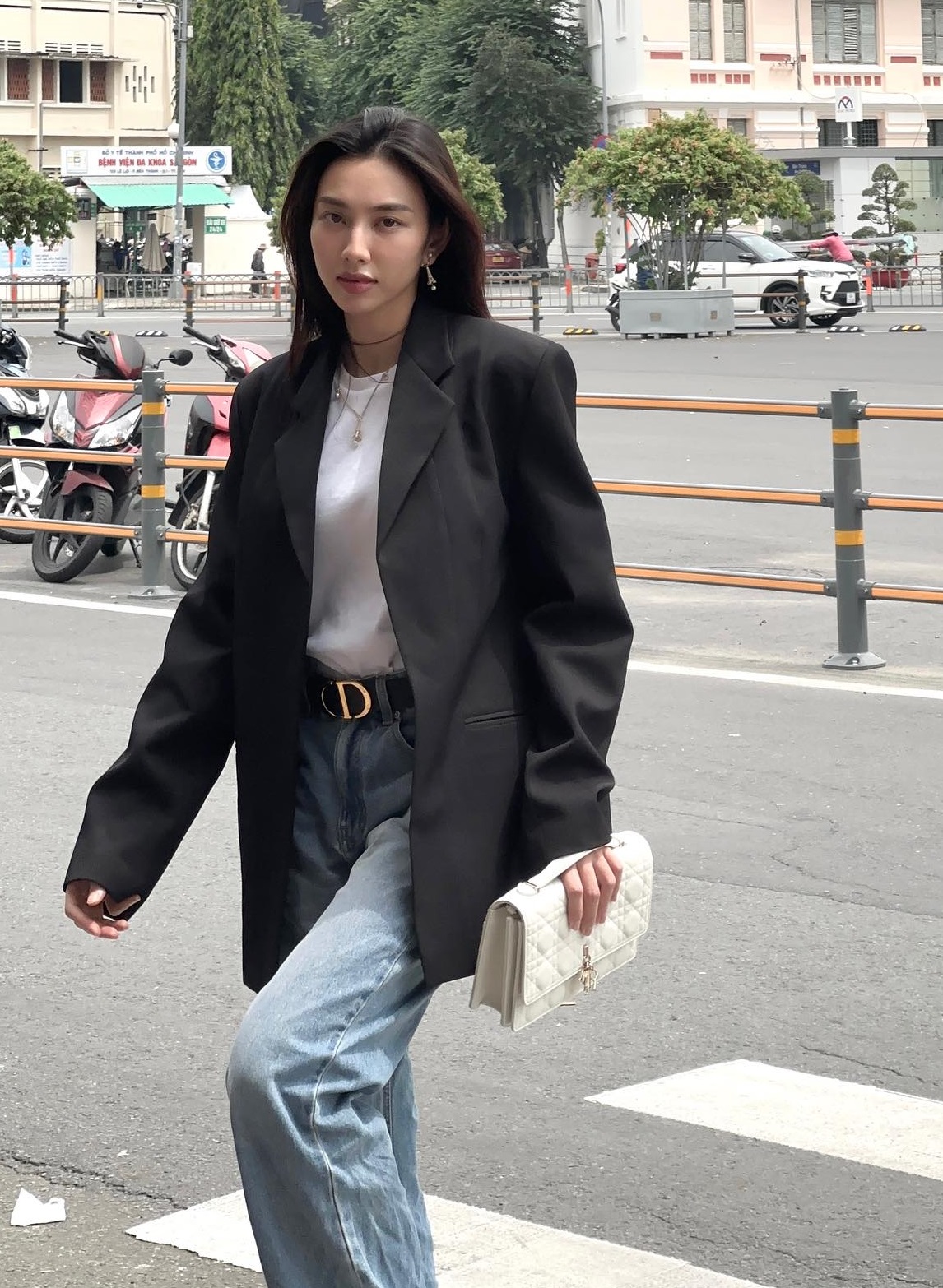 4 mẫu áo blazer làm nên phong cách mùa đông thanh lịch của sao Việt-1