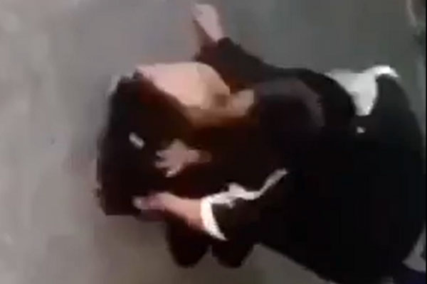 Vụ nam sinh lớp 7 bị đánh hội đồng ở Hà Nội: Những học sinh hành hung bạn bị xử lý thế nào?-7