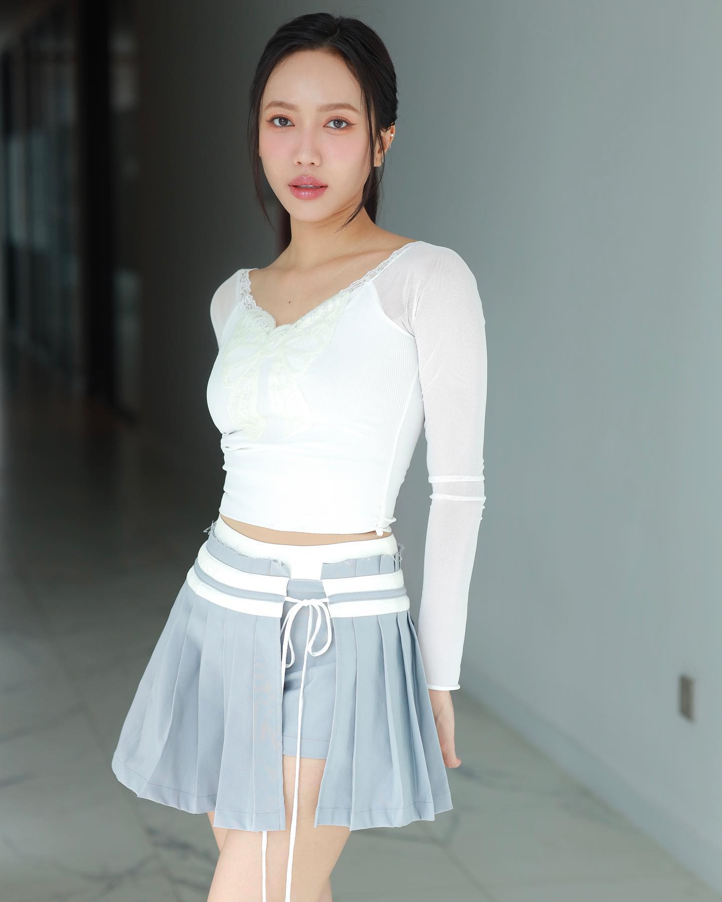 Diệu Nhi (Chị đẹp đạp gió rẽ sóng) đổi sang phong cách nữ tính với loạt set váy xinh tươi-3